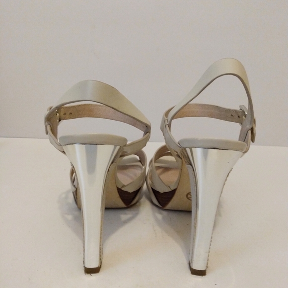 Michael Michael Kors Cream Silver Leather Strap Buckle 5" Heels sz 8.5 M - Picture 9 of 13
